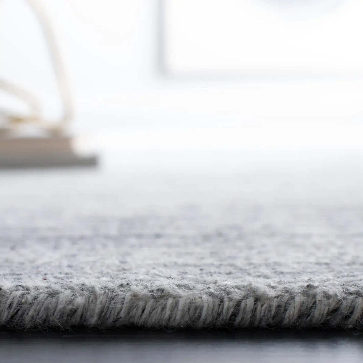 Safavieh Mirage 5'-0" x 8'-0" Rug in Light Grey