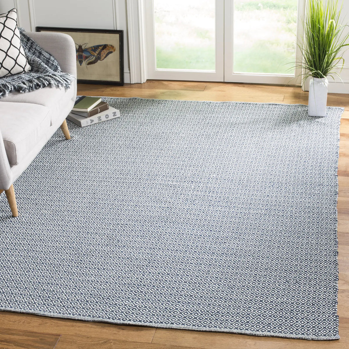 Safavieh Montauk 6'-0" x 9'-0" Rug in Ivory / Navy