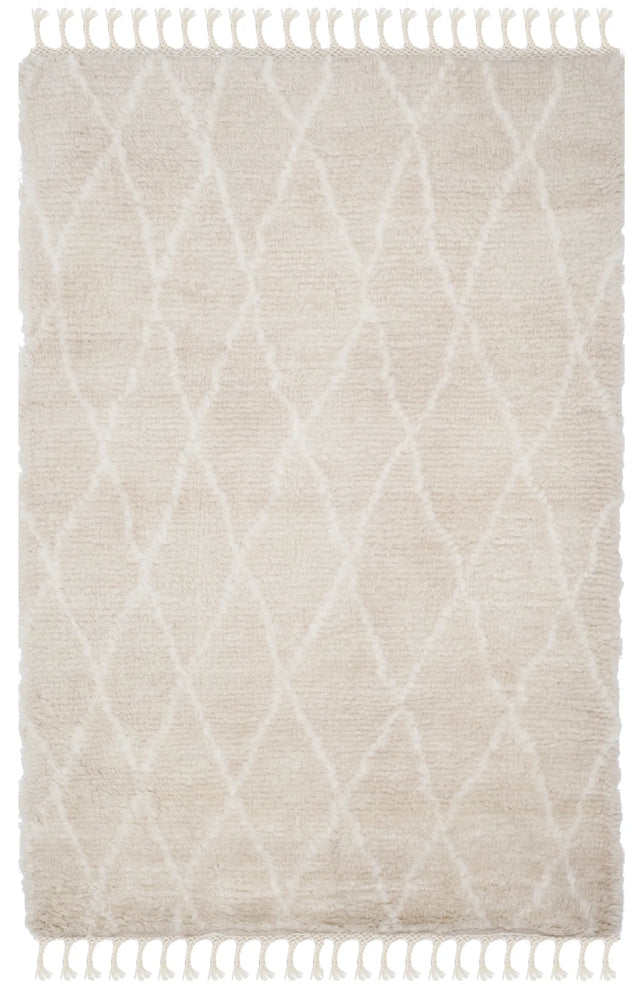 Safavieh Casablanca 4'-0" x 6'-0" Rug in Beige / Ivory