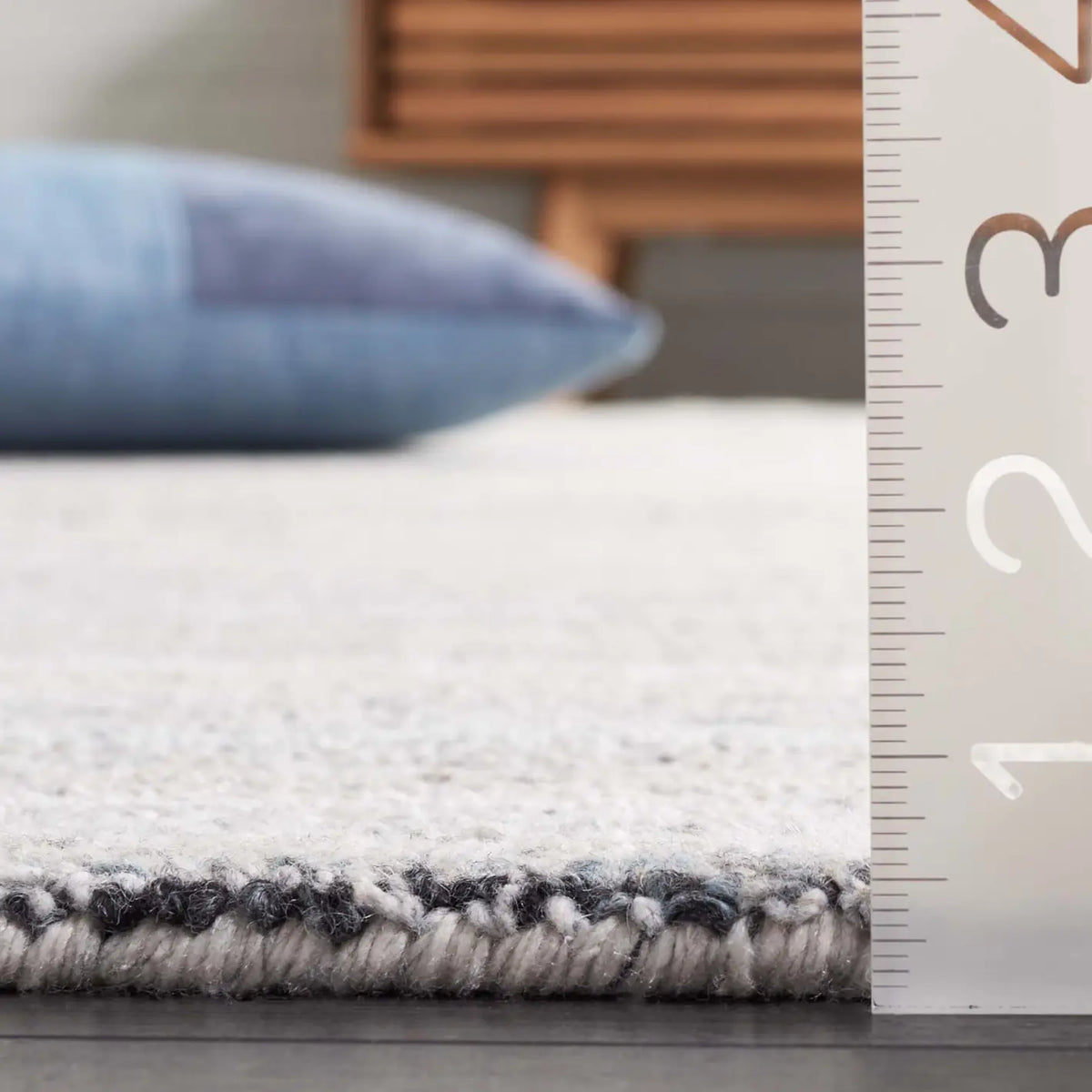 Safavieh Abstract 4'-0" x 6'-0" Rug in Beige / Blue