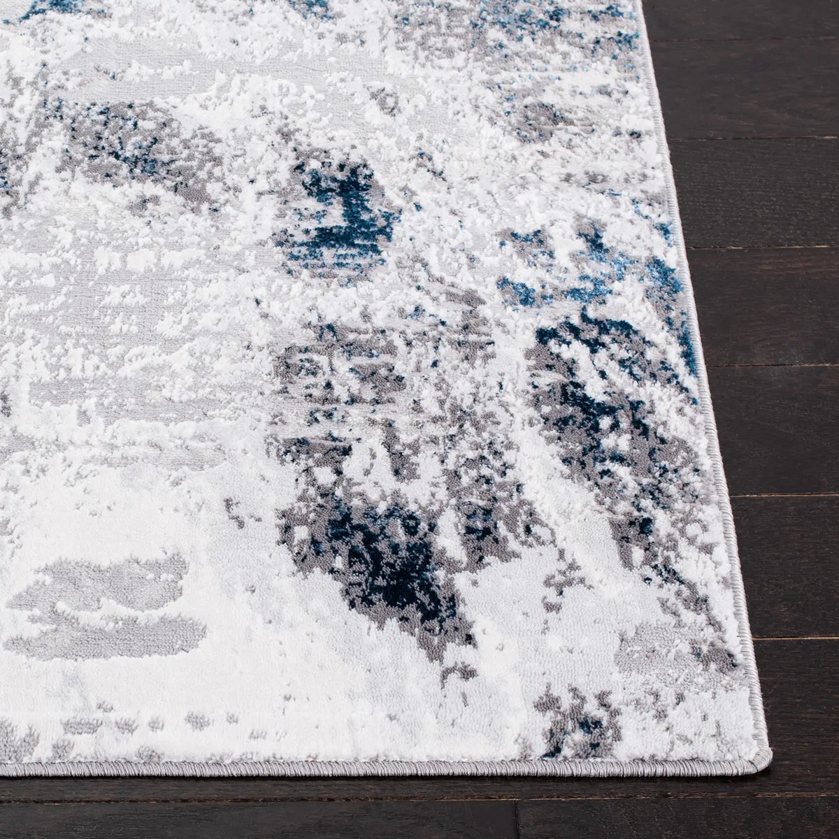 Safavieh Amelia 4'-5" x 6'-5" Rug in Grey / Blue