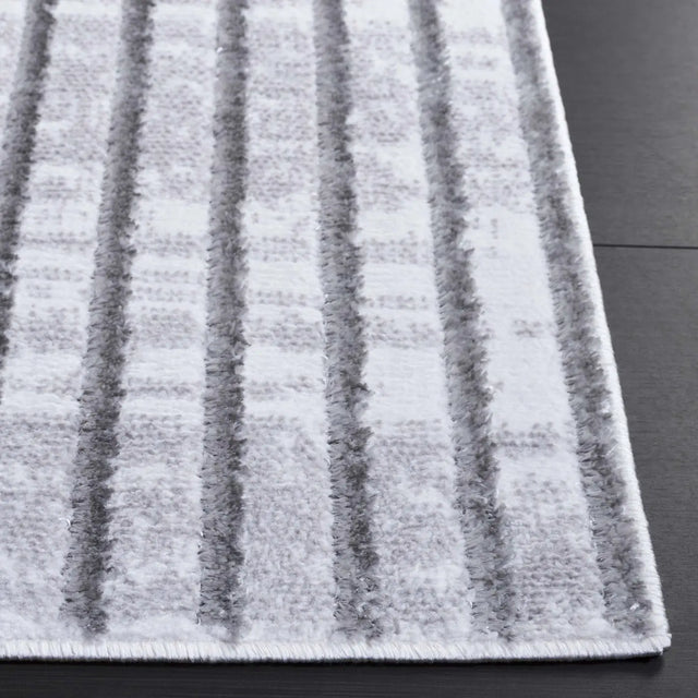 Safavieh Maya 4'-0" x 6'-0" Rug in Ivory / Grey