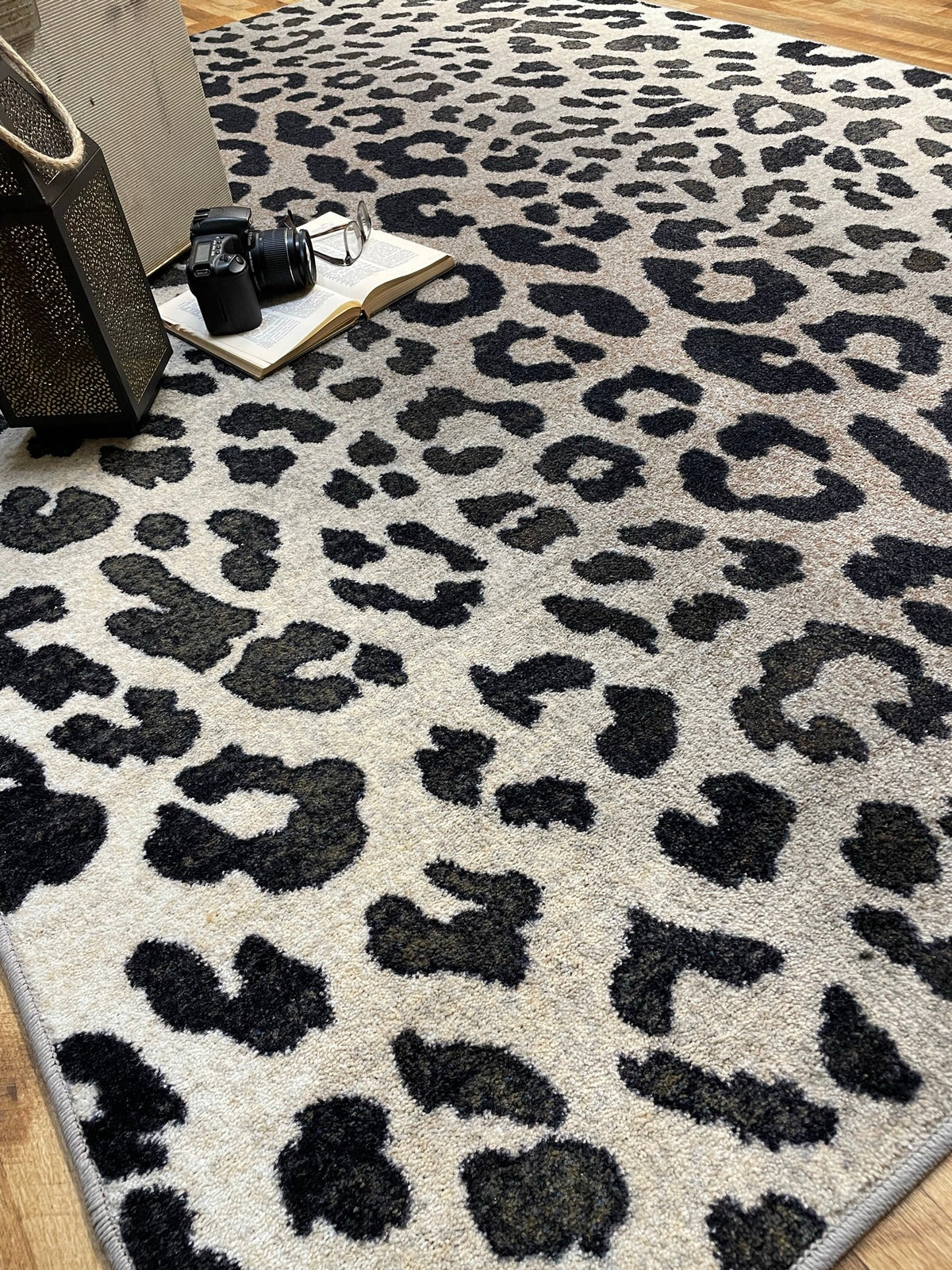 American Dakota Mafaldi Snow Leopard Silver Rug - 0729SLV234