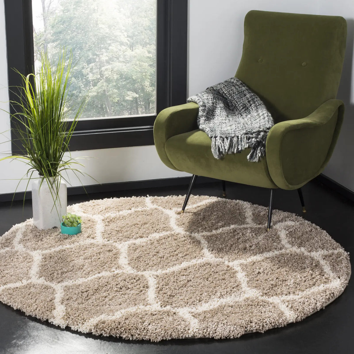 Safavieh Hudson Shag 5'-3" x 5'-3" Rug in Beige / Ivory