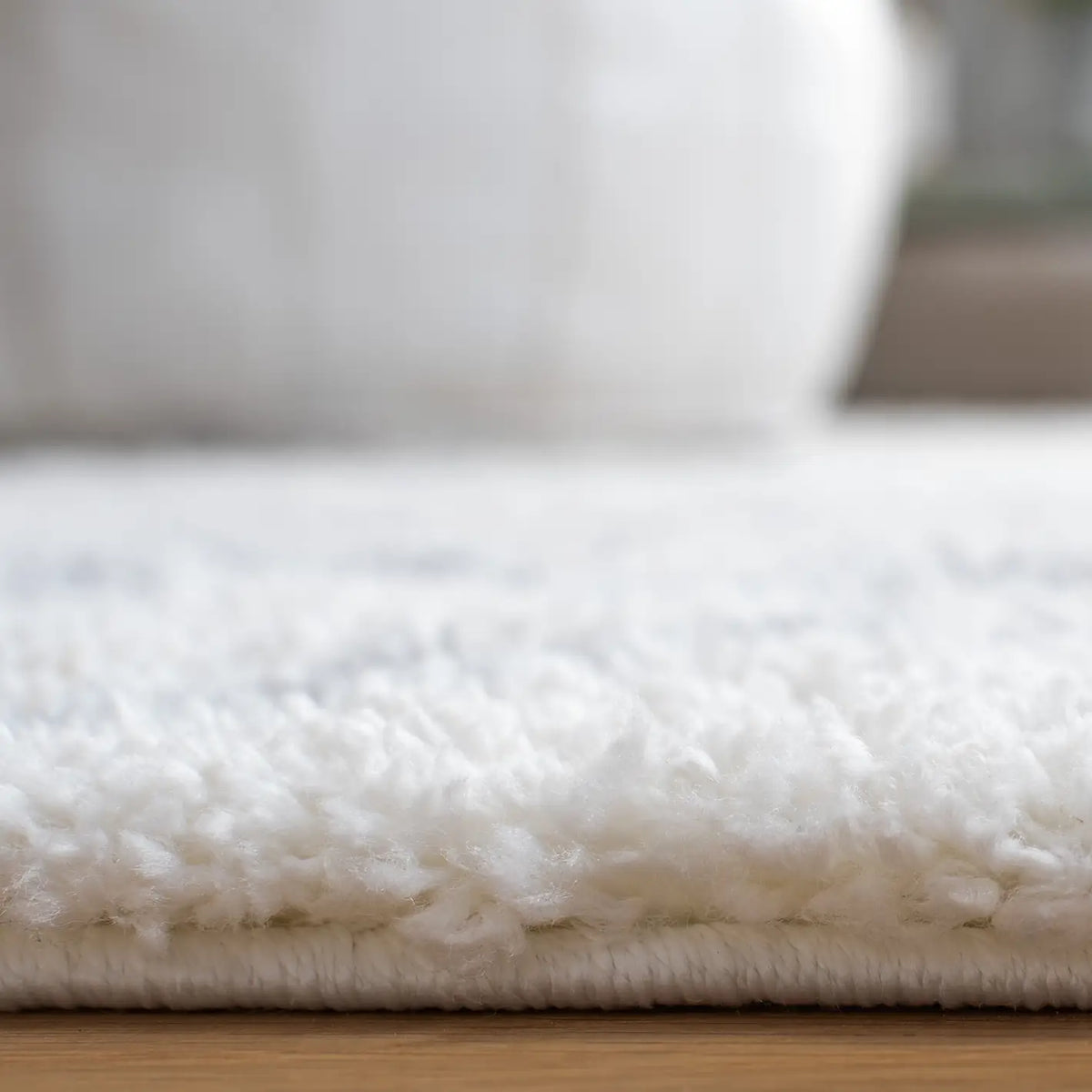 Safavieh Berber Shag 4'-0" x 6'-0" Rug in Ivory / Light Grey