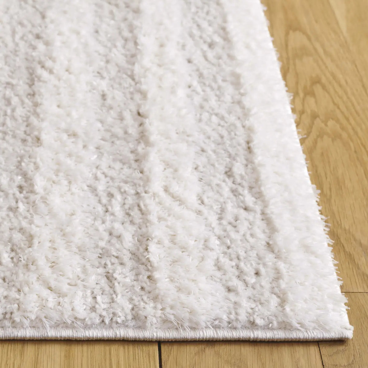 Safavieh Norway 4'-0" x 6'-0" Rug in Ivory / Grey