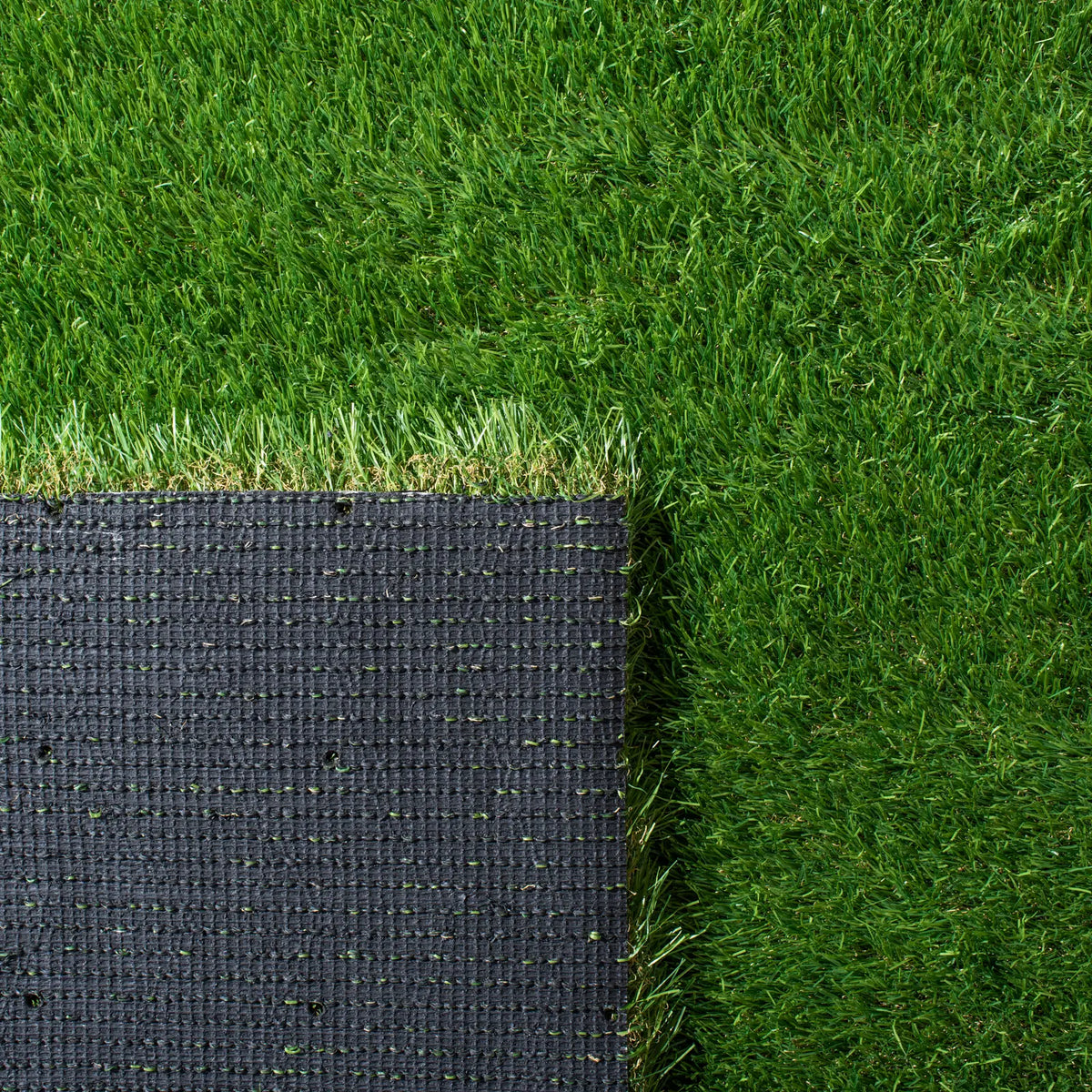 Safavieh Turf 4'-0" x 6'-0" Rug in Green