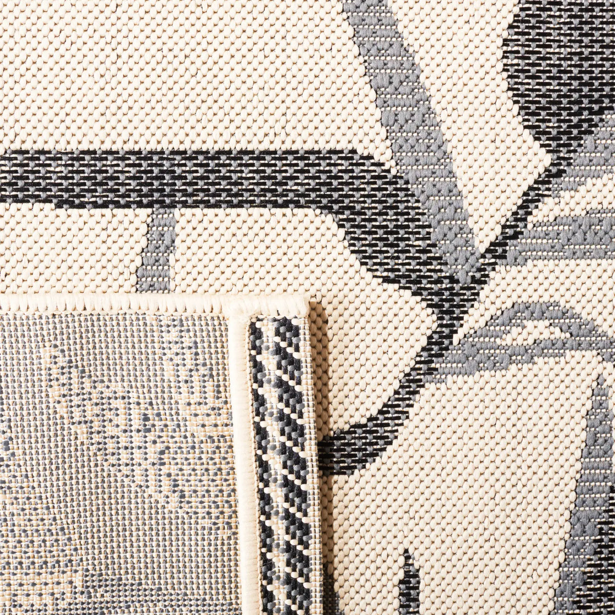 Safavieh Courtyard 5'-3" x 7'-7" Rug in Beige / Anthracite