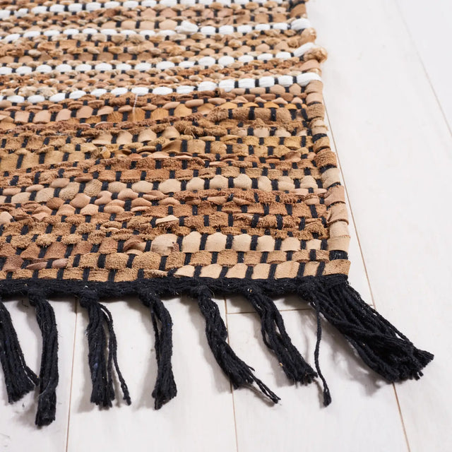 Safavieh Vintage Leather 4'-0" x 6'-0" Rug in Brown / Natural