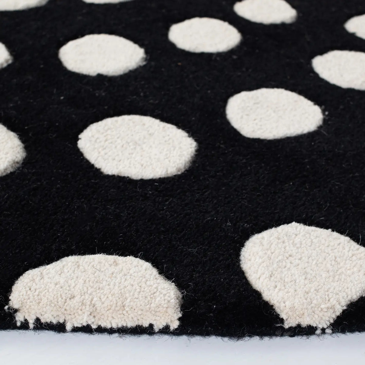 Safavieh Soho 6'-0" x 6'-0" Rug in Black / Ivory