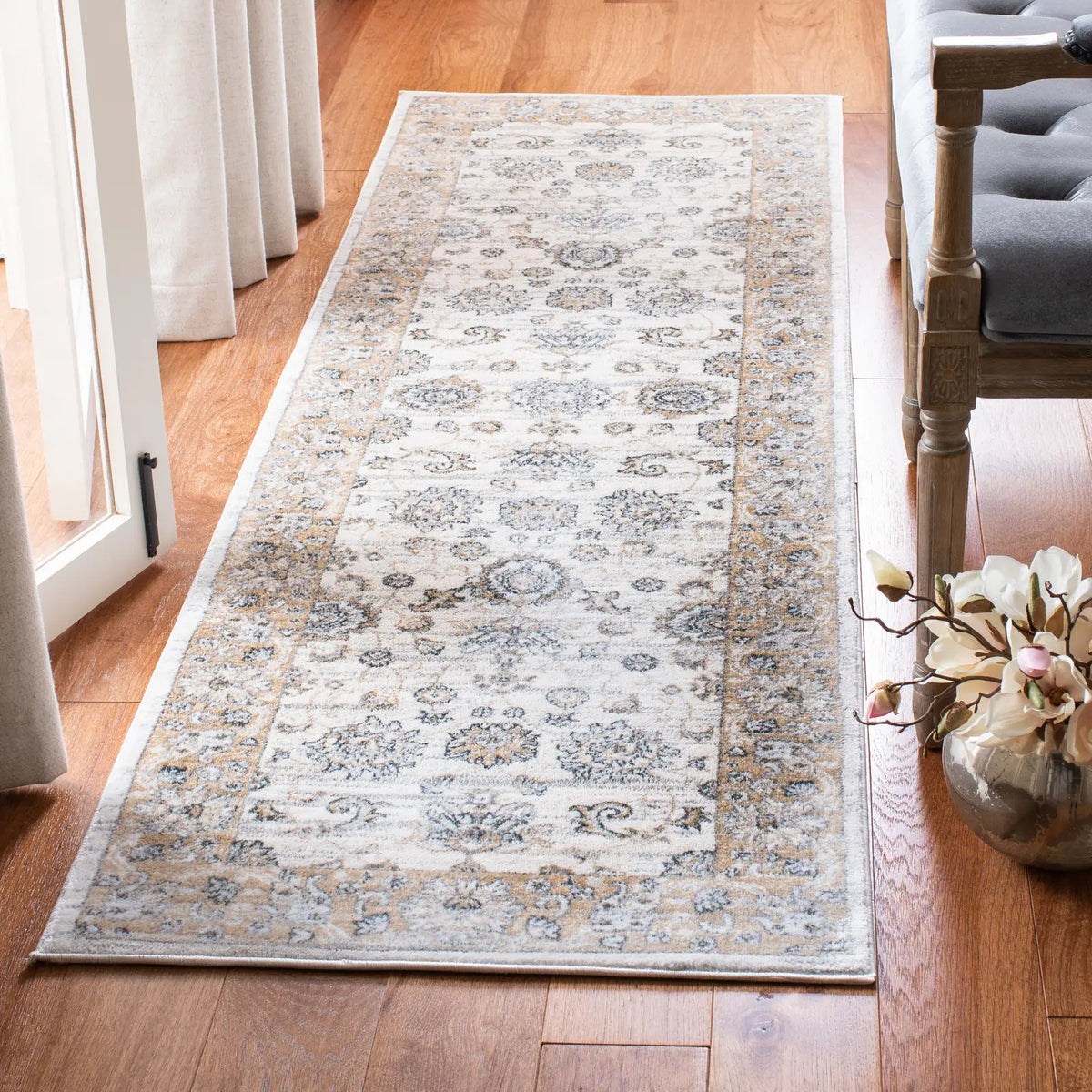 Safavieh Isabella 2'-2" x 11'-0" Rug in Cream / Beige