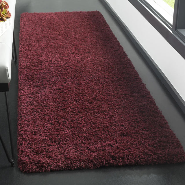 Safavieh Sgl-Laguna Shag 2'-3" x 10'-0" Rug in Maroon