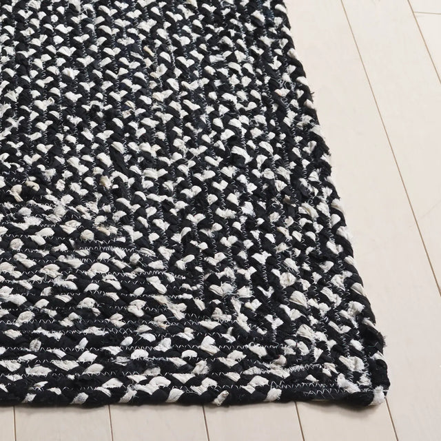 Safavieh Braided 4'-0" x 6'-0" Rug in Black / Ivory