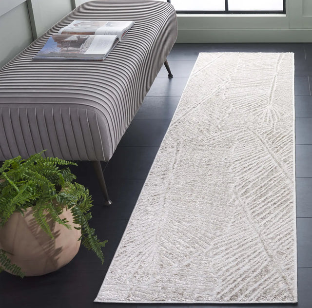 Safavieh Maya 2'-0" x 8'-0" Rug in Ivory