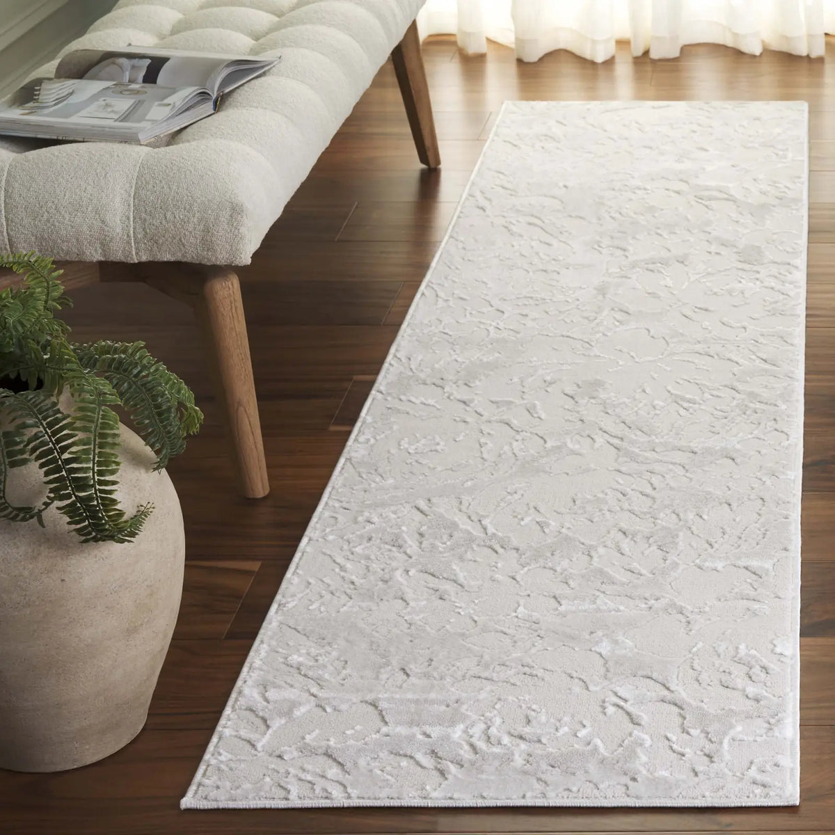 Safavieh Saylor 100 2'-0" x 8'-0" Rug in Ivory