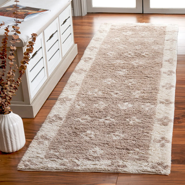 Safavieh Vermont 2'-3" x 8'-0" Rug in Beige / Ivory