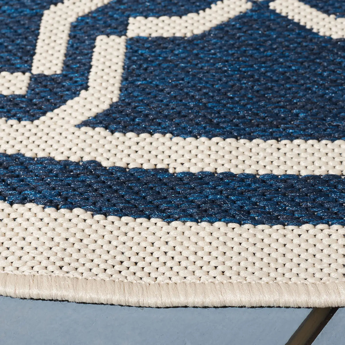 Safavieh Courtyard 5'-3" x 5'-3" Rug in Navy / Beige
