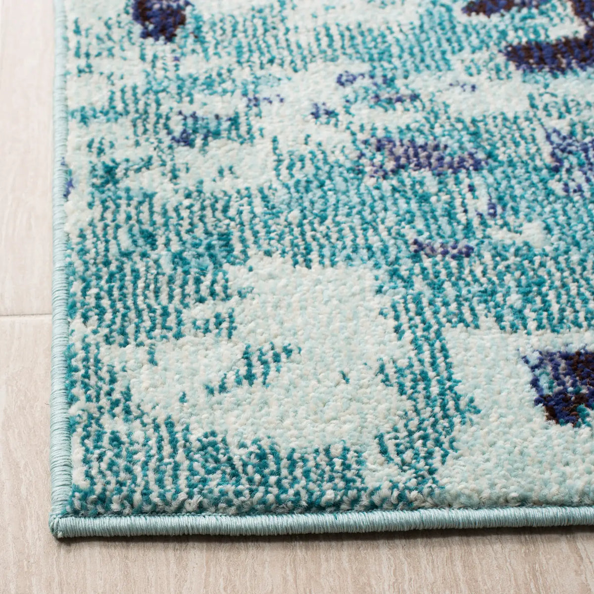 Safavieh Madison 4'-0" x 6'-0" Rug in Turquoise / Navy