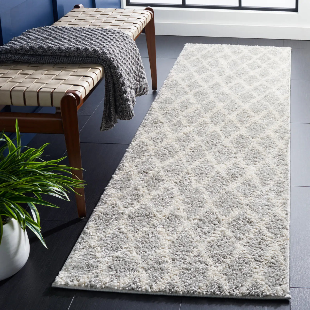 Safavieh Berber Shag 2'-3" x 6'-0" Rug in Light Grey / Cream