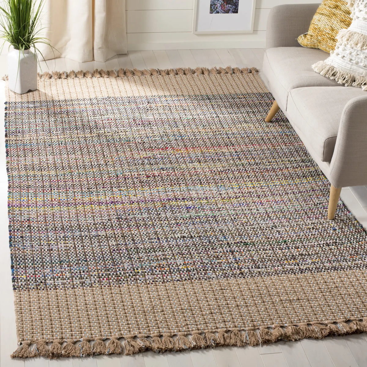 Safavieh Montauk 5'-0" x 8'-0" Rug in Beige / Multi