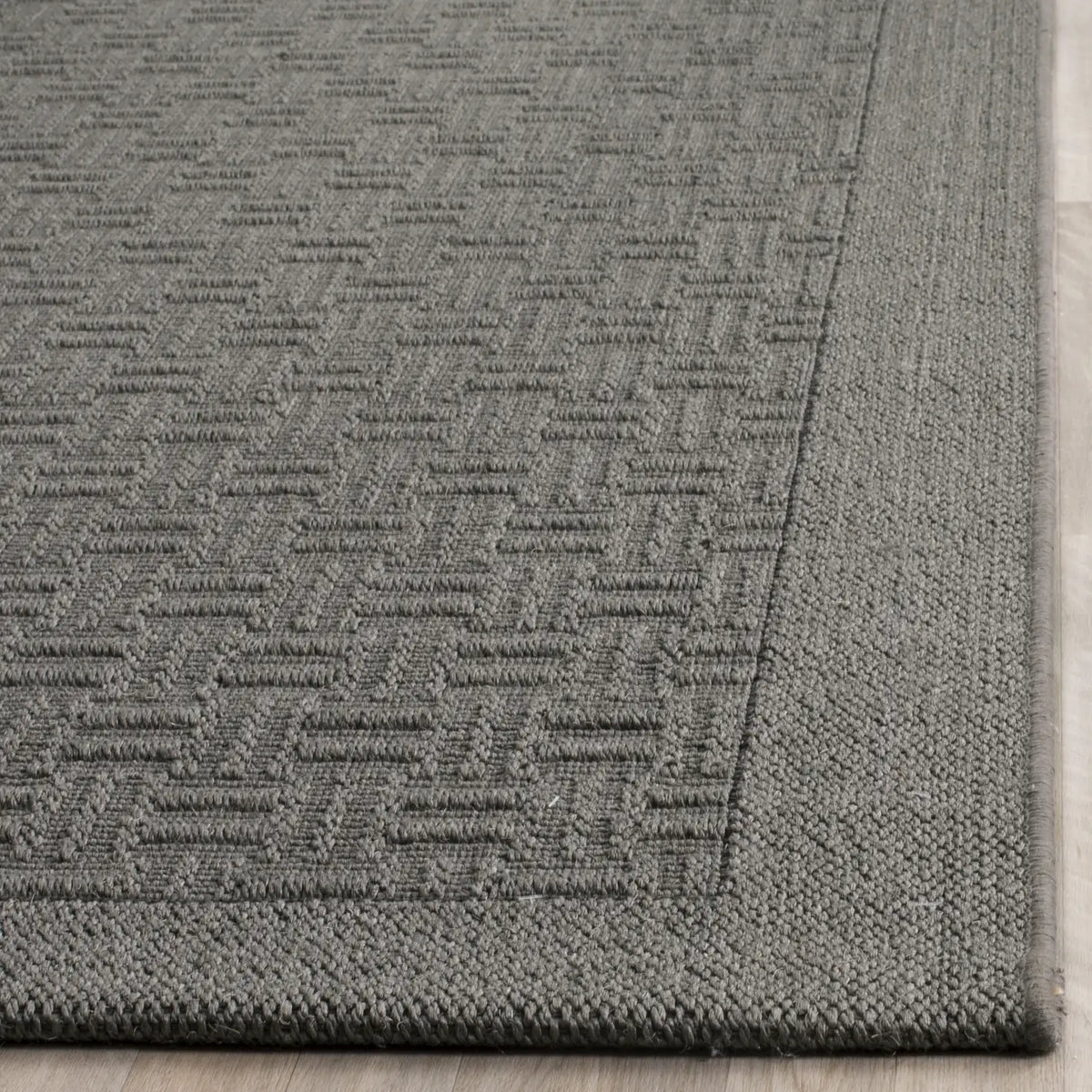 Safavieh Palm Beach 4'-0" x 6'-0" Rug in Ash