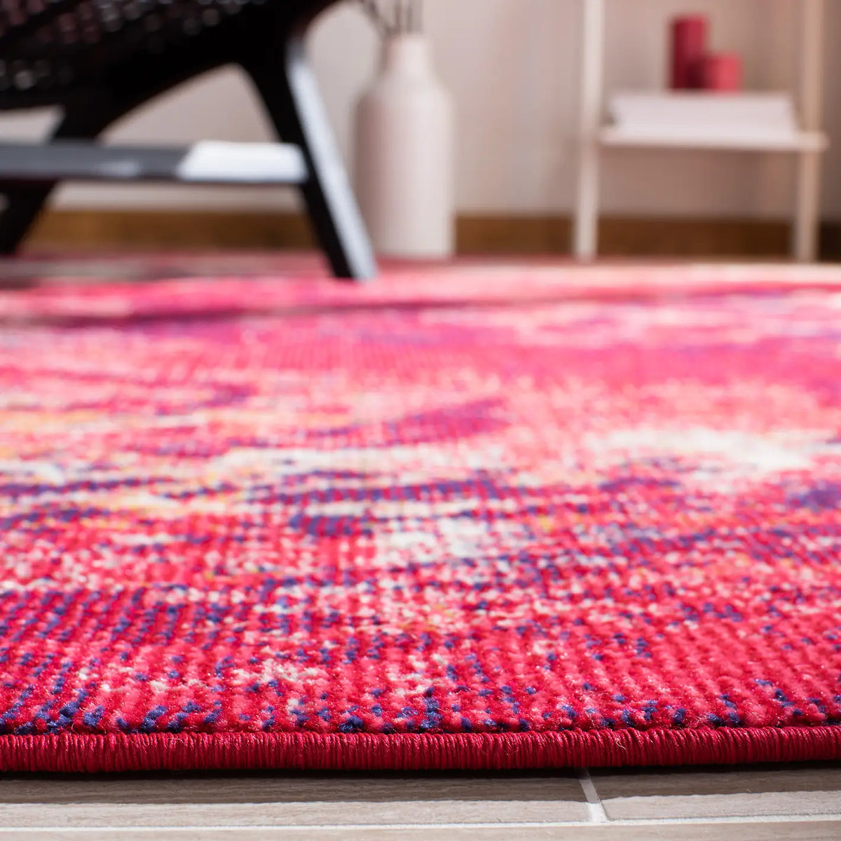 Safavieh Madison 4'-0" x 6'-0" Rug in Red / Ivory