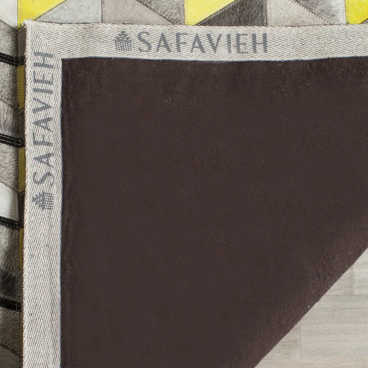 Safavieh Studio Leather 8'-0" x 10'-0" Rug in Ivory / Yellow