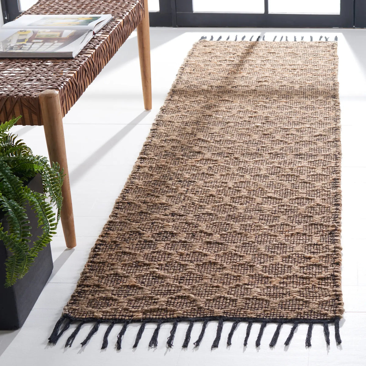 Safavieh Cape Cod 2'-3" x 8'-0" Rug in Black / Natural