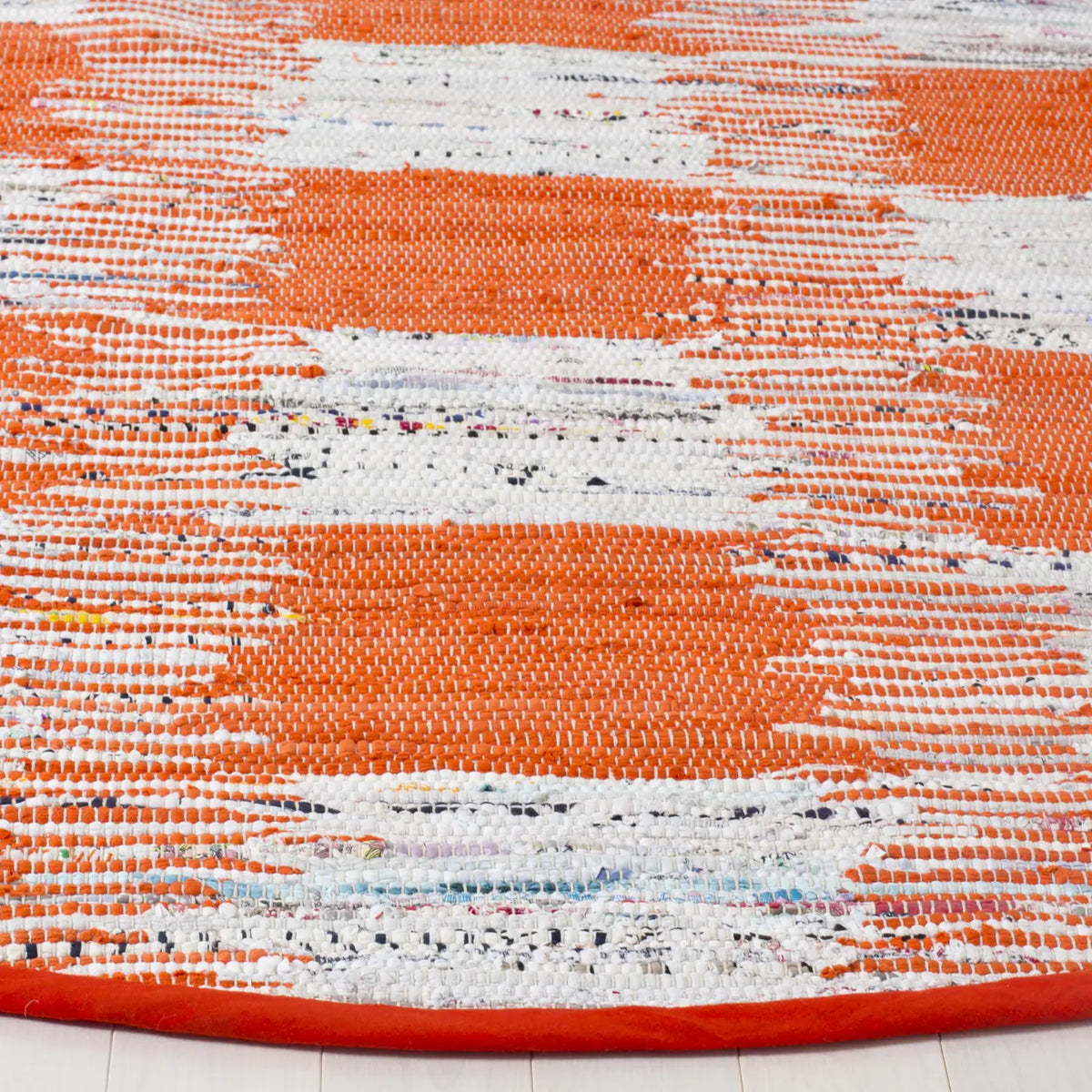 Safavieh Montauk 6'-0" x 6'-0" Rug in Orange / Multi