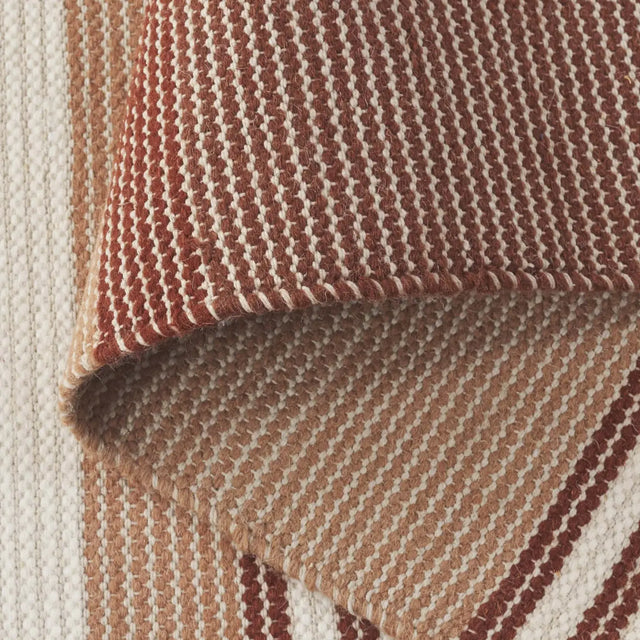 Safavieh Kenya 4'-0" x 6'-0" Rug in Rust / Ivory