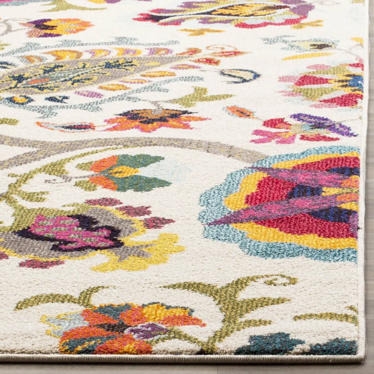 Safavieh Monaco 5'-1" x 7'-7" Rug in Ivory / Multi