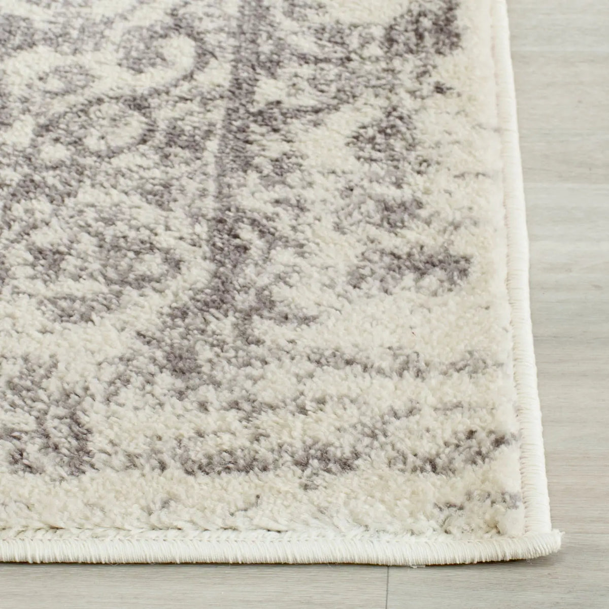 Safavieh Adirondack 2'-6" x 10'-0" Rug in Ivory / Silver