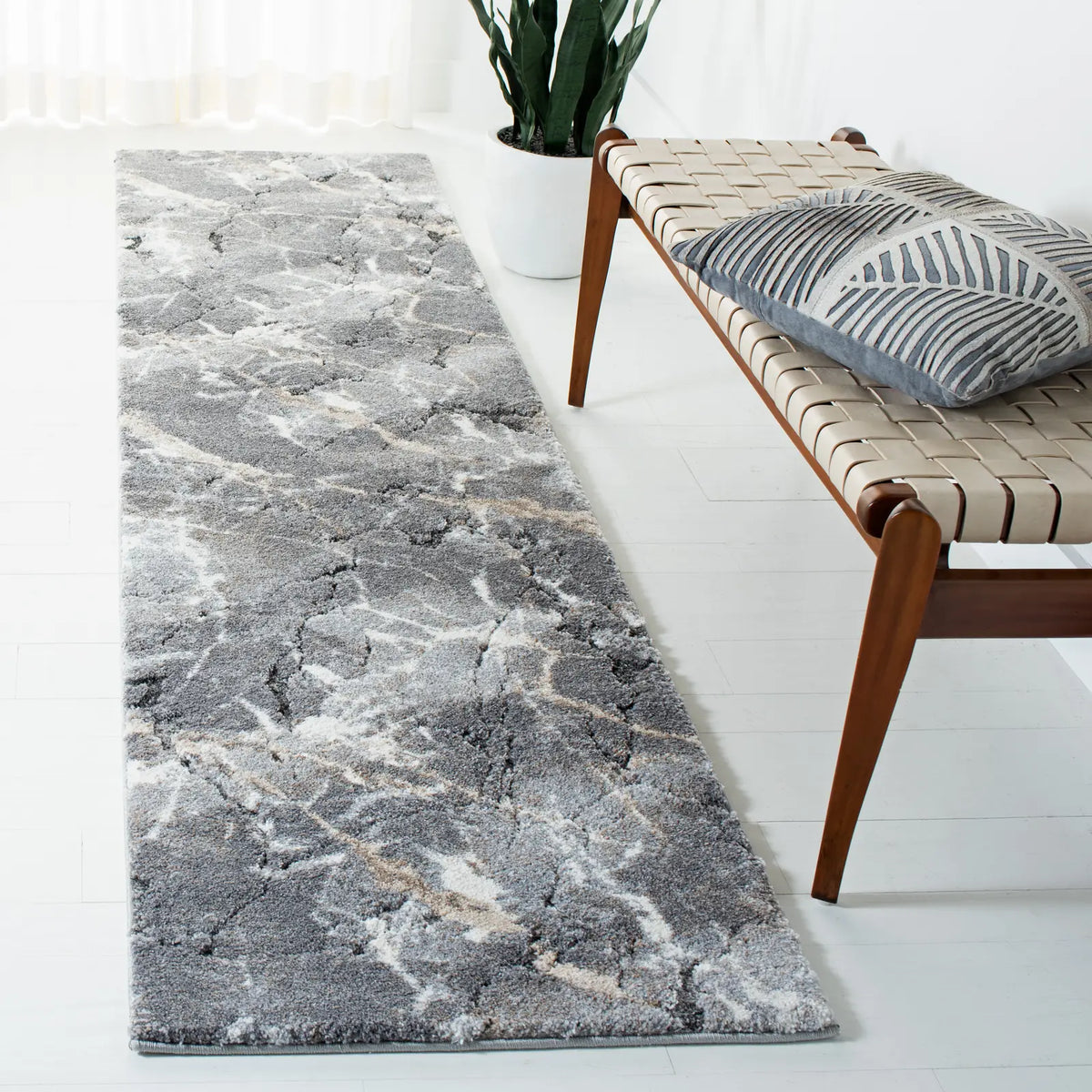 Safavieh Cyrus Shag 2'-2" x 9'-0" Rug in Grey / Beige