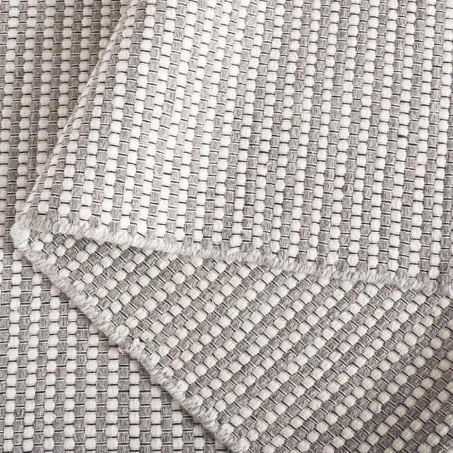 Safavieh Natura 4'-0" x 6'-0" Rug in Grey / Ivory