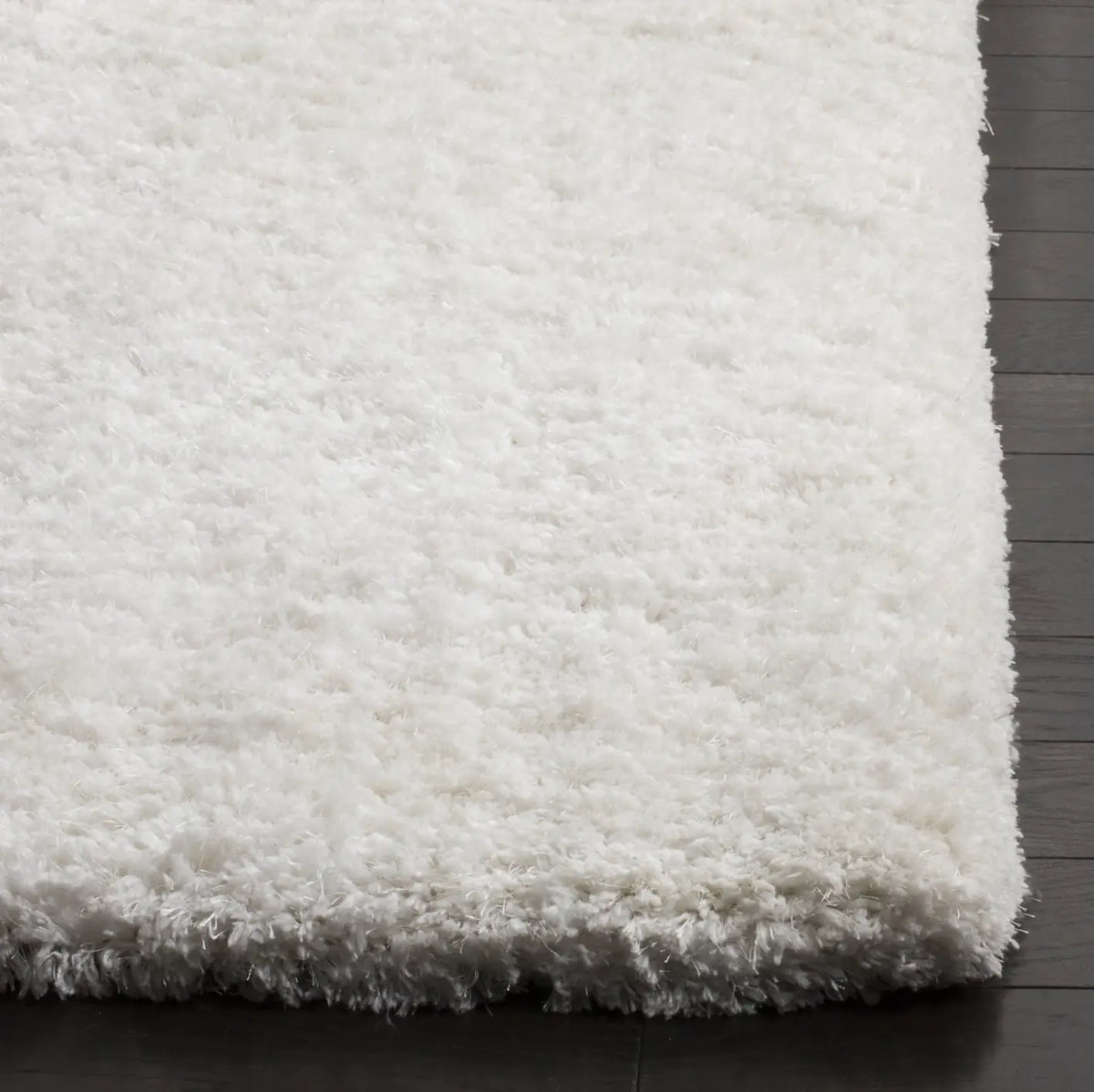 Safavieh Florence Shag 4'-0" x 6'-0" Rug in White