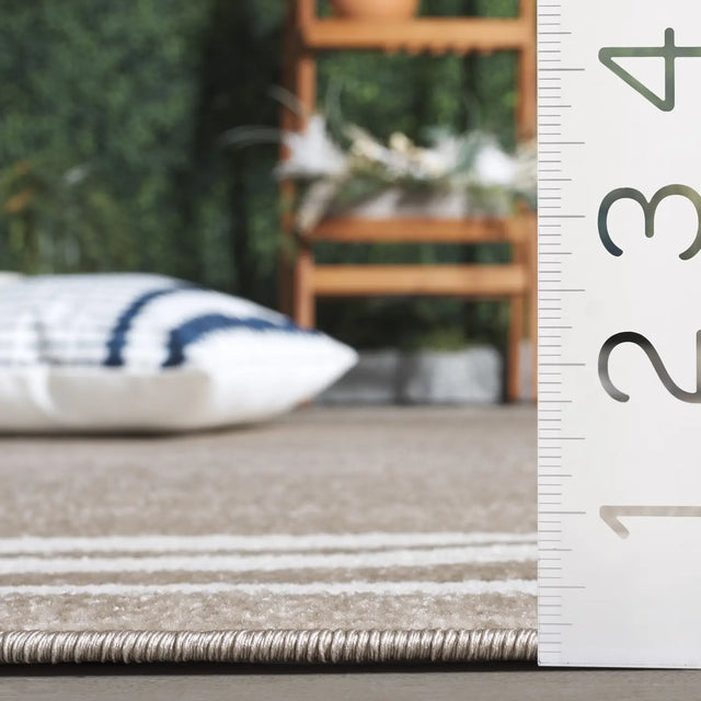 Safavieh Cabana 4'-5" x 6'-5" Rug in Beige / Ivory