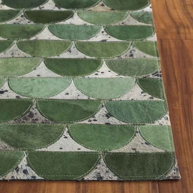 Safavieh Studio Leather 4'-0" x 6'-0" Rug in Green / Grey