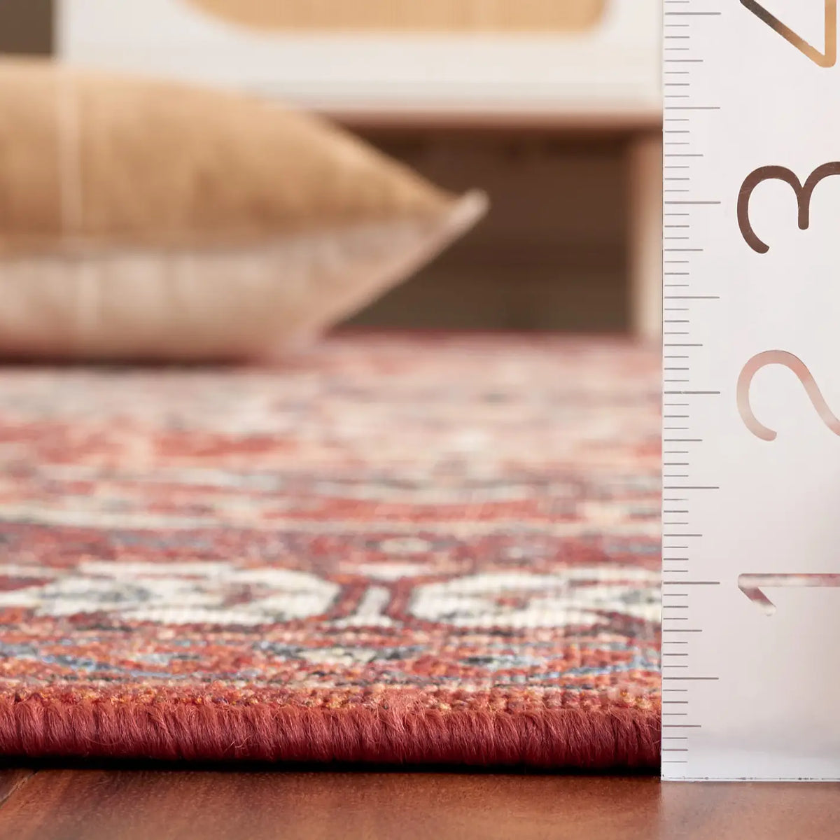 Safavieh Journey 4'-4" x 6'-4" Rug in Red / Ivory