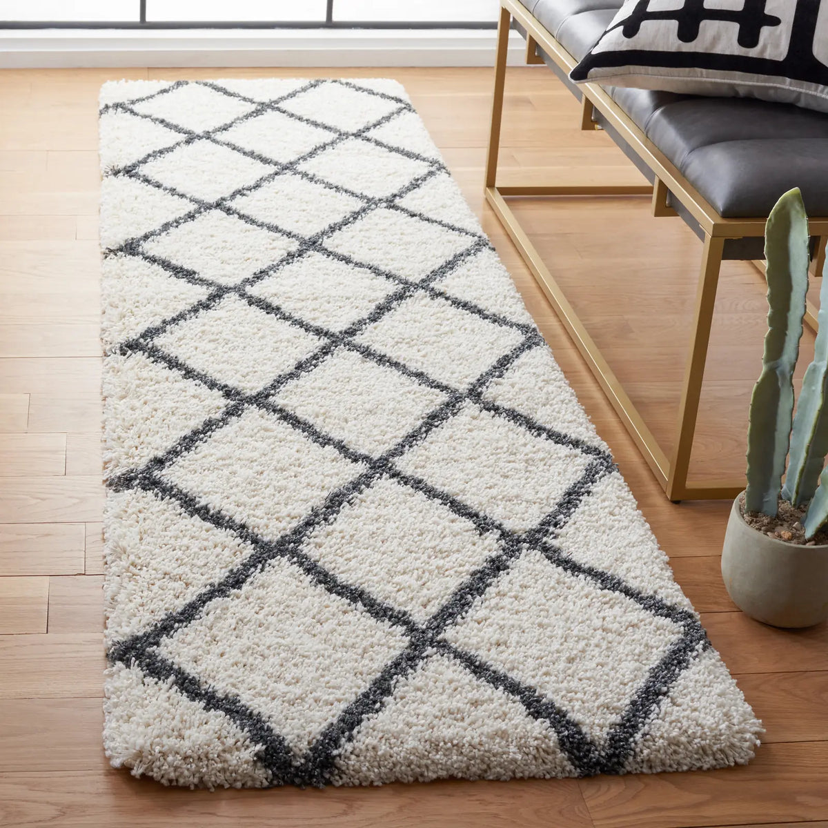 Safavieh Hudson Shag 2'-3" x 8'-0" Rug in Ivory / Dark Grey