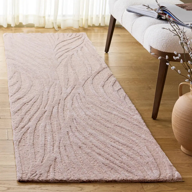 Safavieh Glamour 2'-3" x 8'-0" Rug in Light Pink / Ivory