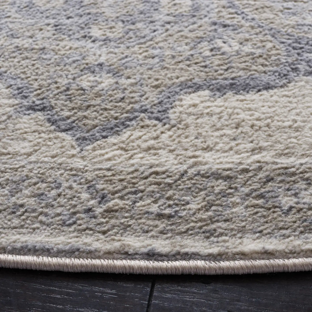 Safavieh Brentwood 6'-7" x 6'-7" Rug in Ivory / Beige