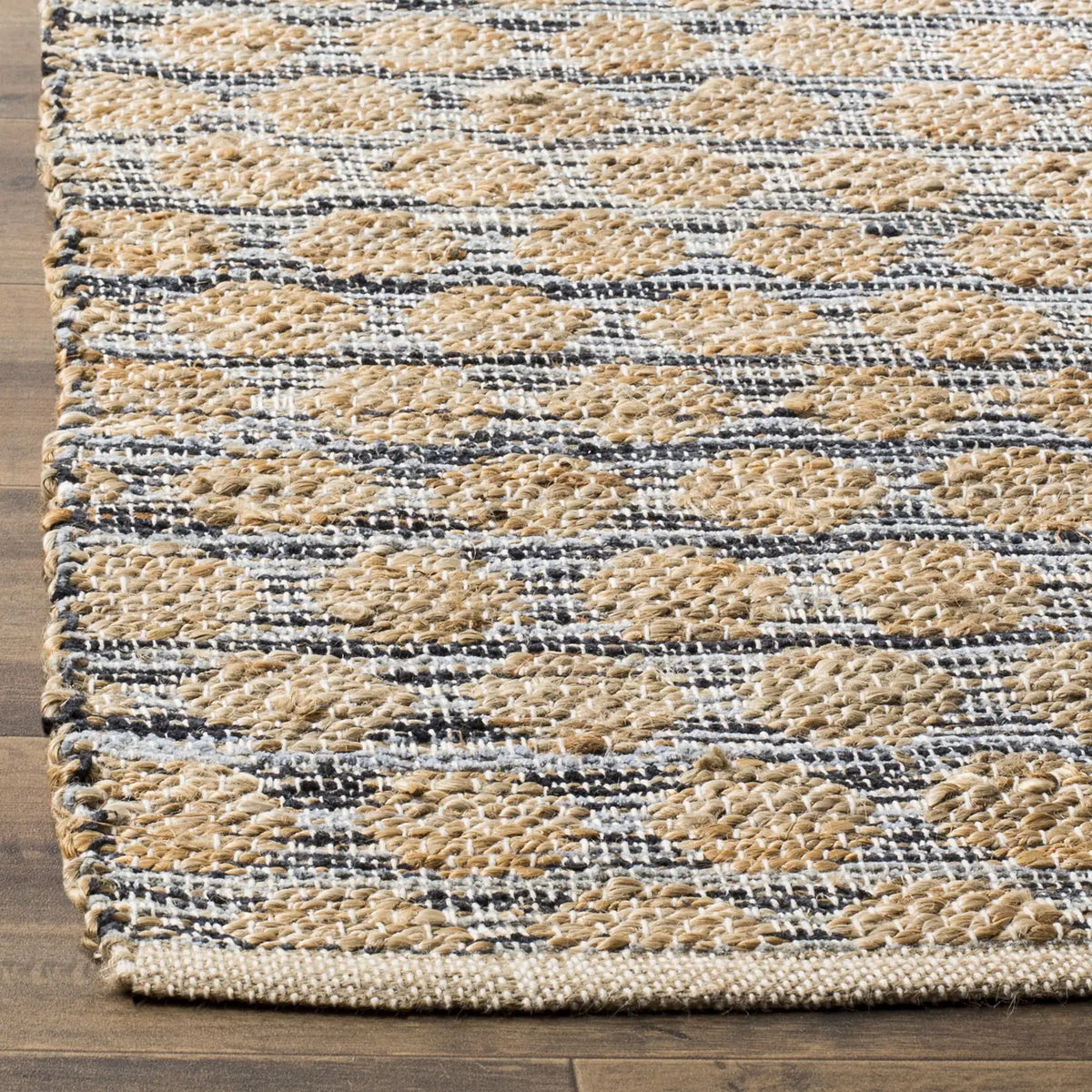 Safavieh Cape Cod 5'-0" x 8'-0" Rug in Black / Natural