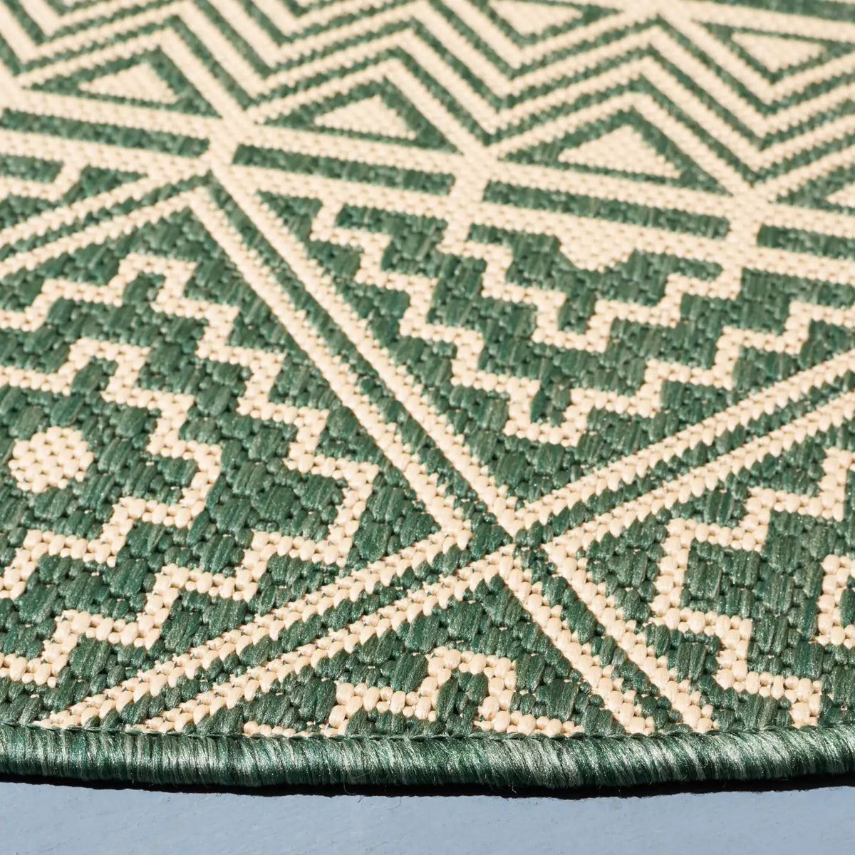 Safavieh Courtyard 6'-7" x 6'-7" Rug in Dark Green / Beige
