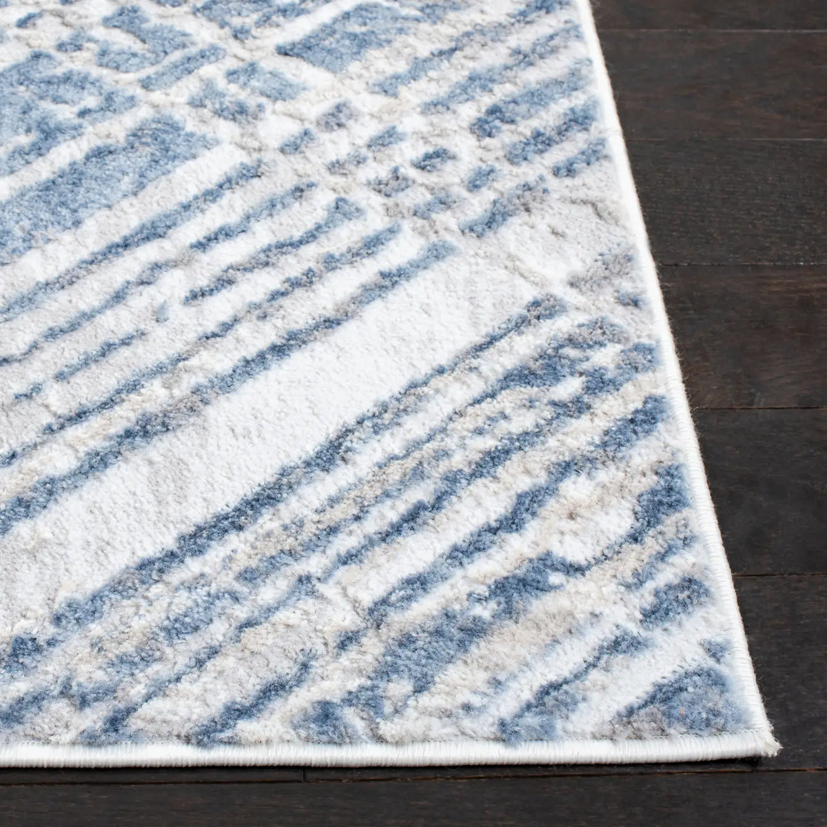 Safavieh Amelia 700 4'-0" x 6'-0" Rug in Ivory / Grey