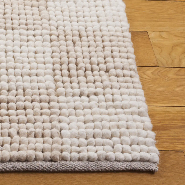 Safavieh Natura 4'-0" x 6'-0" Rug in Beige / Ivory