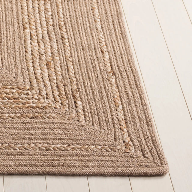 Safavieh Braided 800 4'-0" x 6'-0" Rug in Natural / Beige