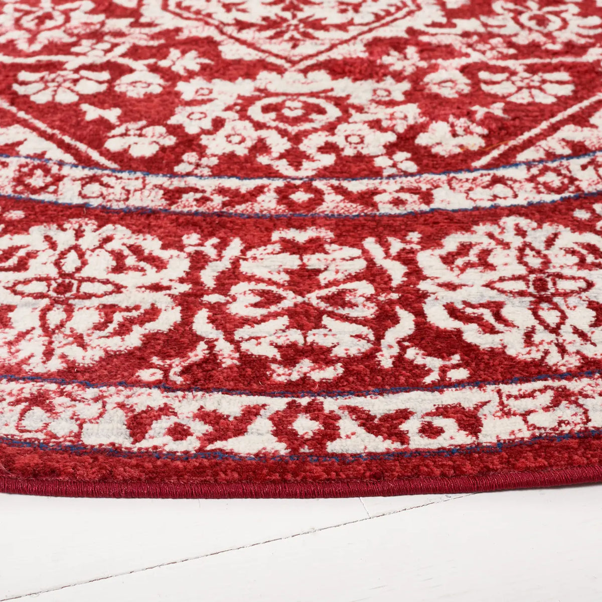 Safavieh Brentwood 6'-7" x 6'-7" Rug in Red / Ivory