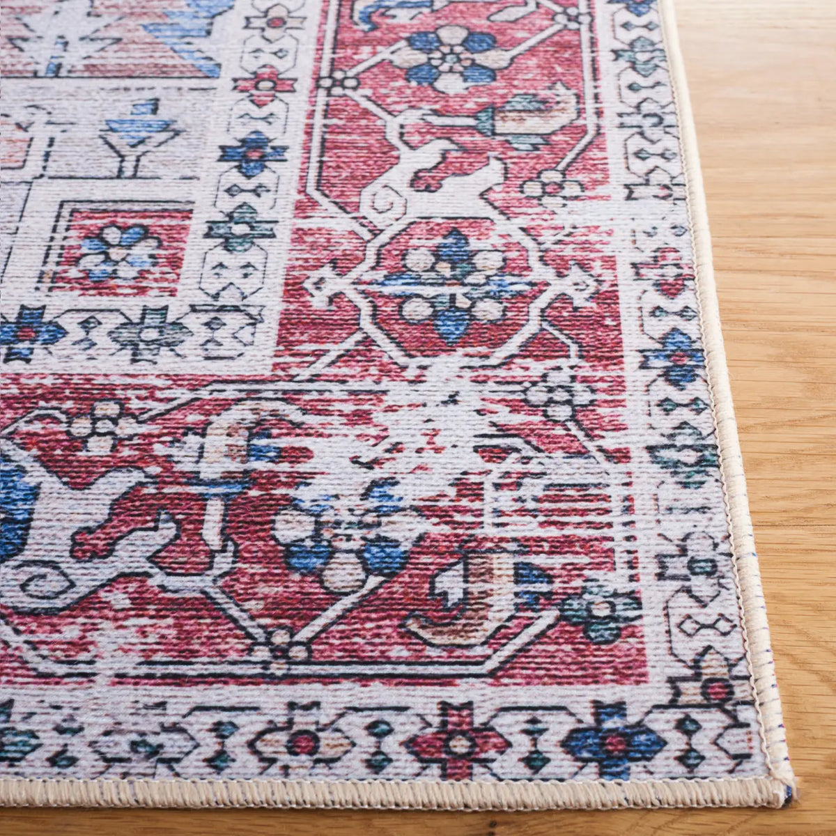 Safavieh Tucson 4'-0" x 6'-0" Rug in Navy / Red