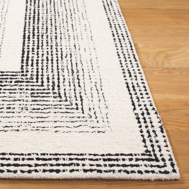 Safavieh Pine 4'-0" x 6'-0" Rug in Black / Ivory