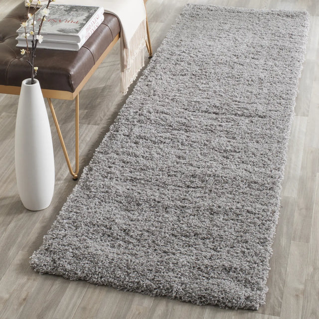 Safavieh Sgl-Laguna Shag 2'-3" x 8'-0" Rug in Silver